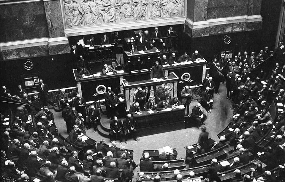 Maurice Barrès - Séance à la Chambre des Députés : Maurice Barrès et Aristide Briand (1921).