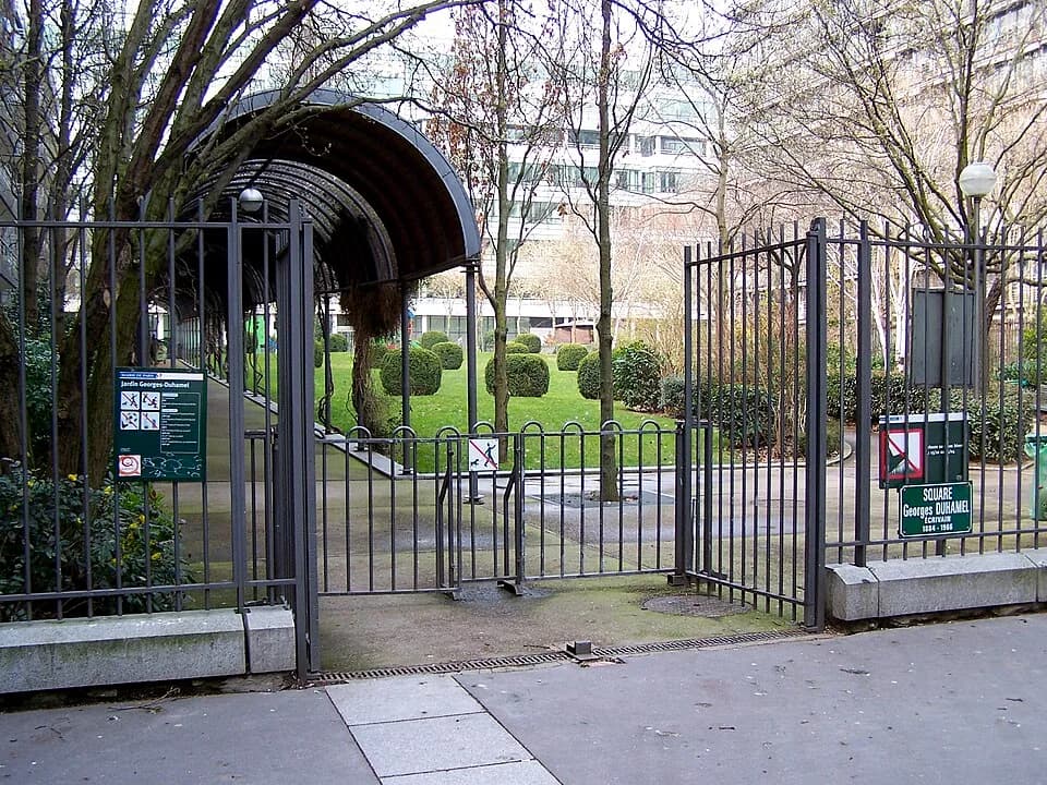Pierre Choderlos de Laclos - Accès au jardin Georges-Duhamel à Paris
