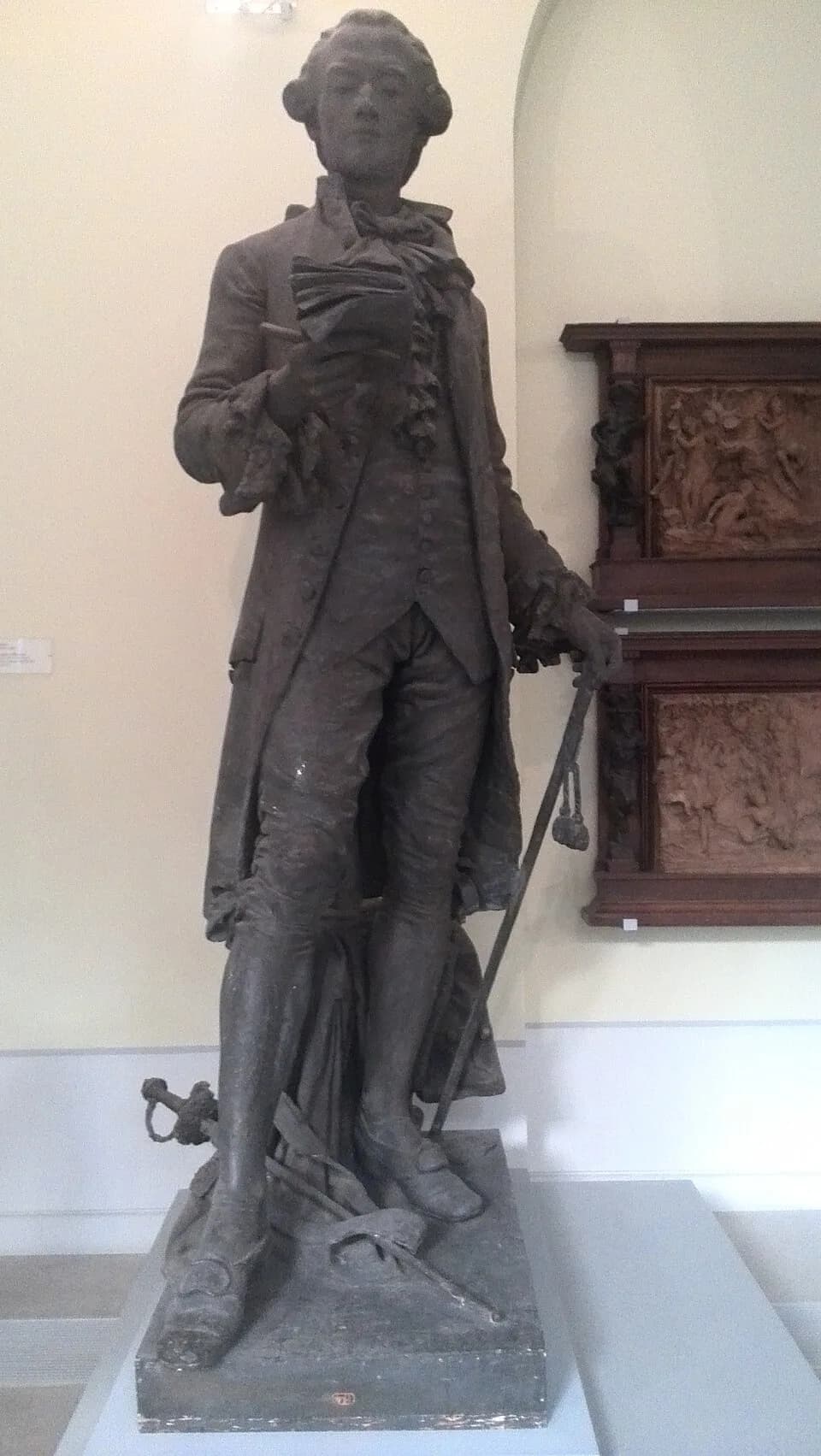 Luc de Clapiers, marquis de Vauvenargues - Luc de Clapiers, Marquis de Vauvenargues. Sculpture d' Emile Hugoulin (Aix 1848 - Paris 1923). Modèle en plâtre anciennement bronzé. Don de l'artiste à la vi