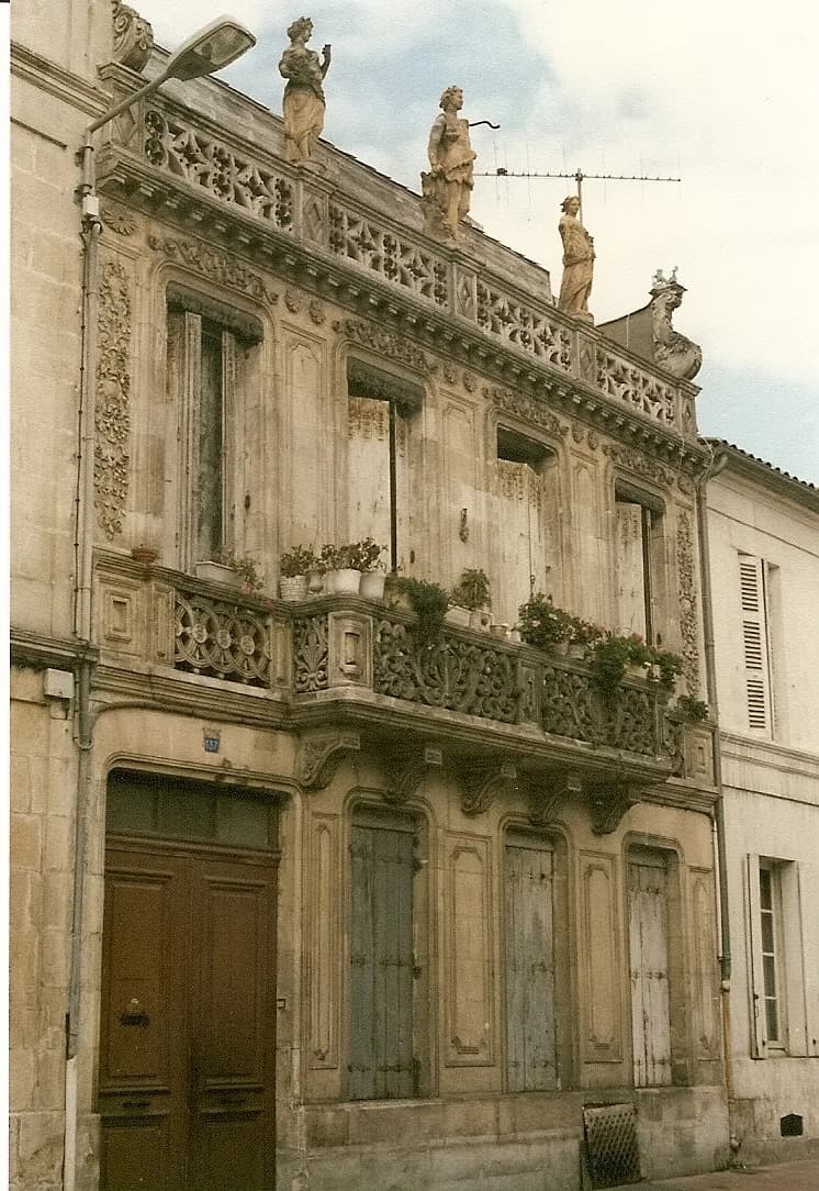 Pierre Loti - Facade of a house next to the house of Pierre Loti, at 137 rue Pierre Loti in Rochefort (17).