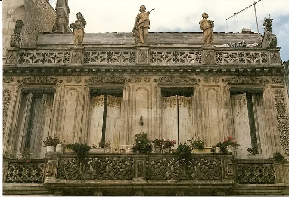 Pierre Loti - Facade of a house next to the house of Pierre Loti, at 137 rue Pierre Loti in Rochefort (17).