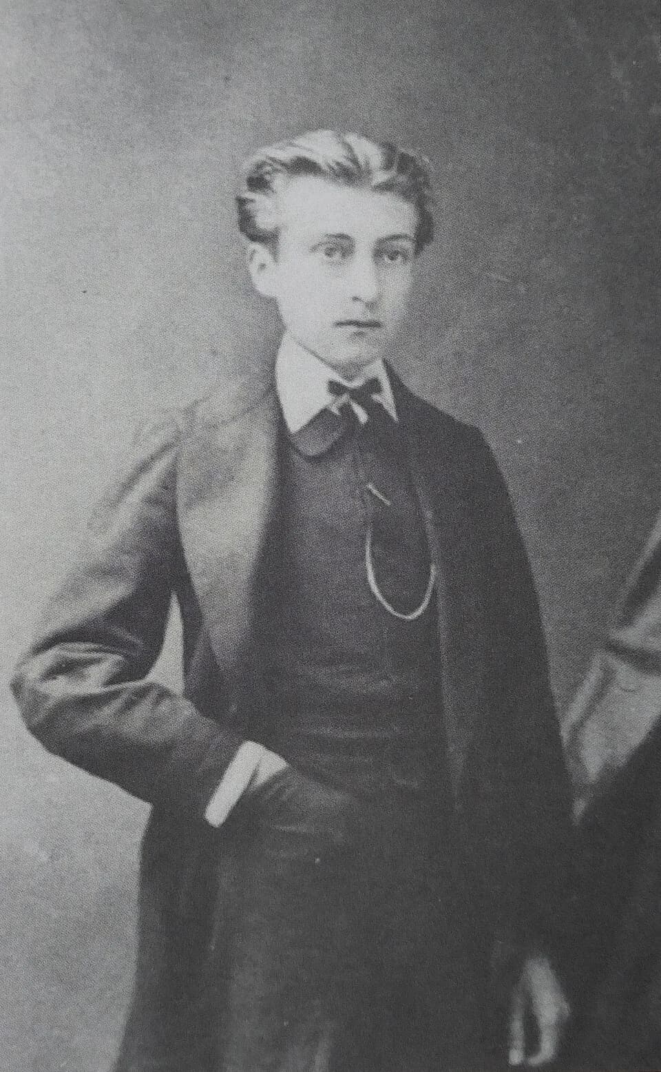 Pierre Loti - Julien Viaud (Pierre Loti) en 1867, pensionnaire à l'Institution Bon-Jubé à Paris. Photographe anonyme, collection privée.