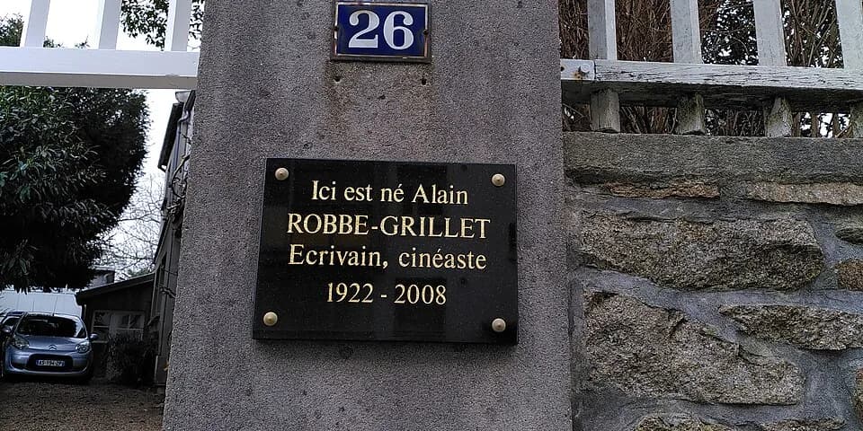 Alain Robbe-Grillet - Plaque indicating the place of birth of French author Alain Robbe-Grillet