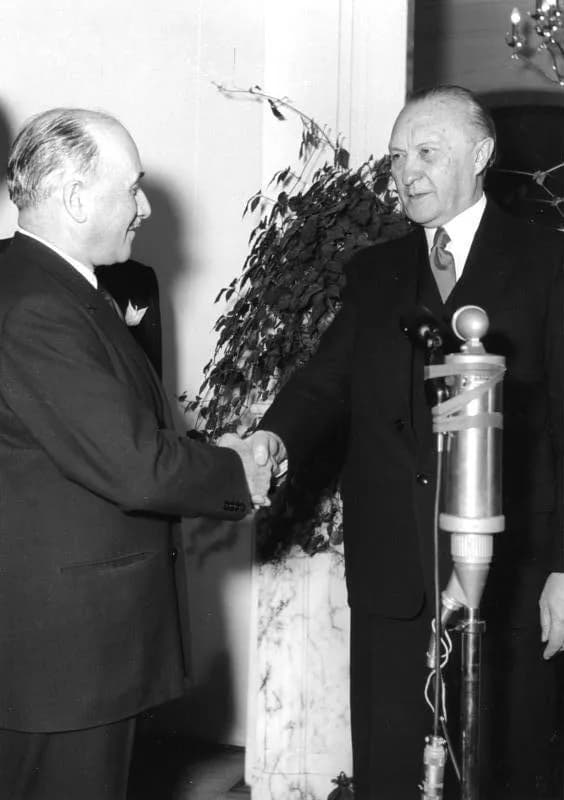 Jean Monnet - For documentary purposes the German Federal Archive often retained the original image captions, which may be erroneous, biased, obsolete or politically extreme. In seiner Eigenschaft als