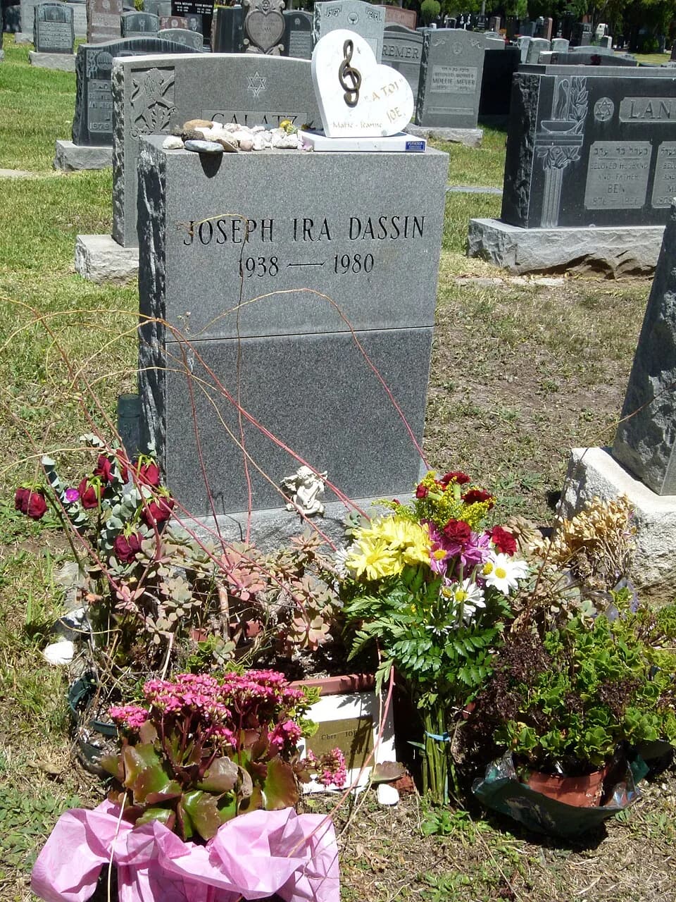 Joe Dassin - The tomb of French-American singer Joe Dassin at section 14 of Hollywood Forever Cemetery, Los Angeles, California.