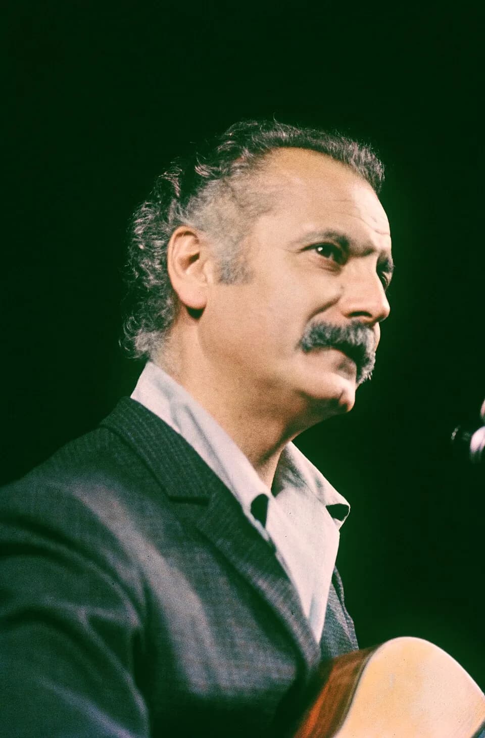 Georges Brassens - Georges Brassens in concert at the Théâtre national populaire, Sptember-October 1966.
