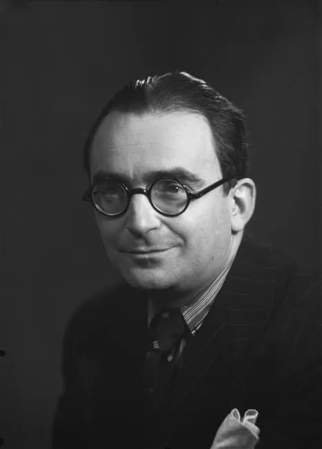 Marcel Achard - Studio photo