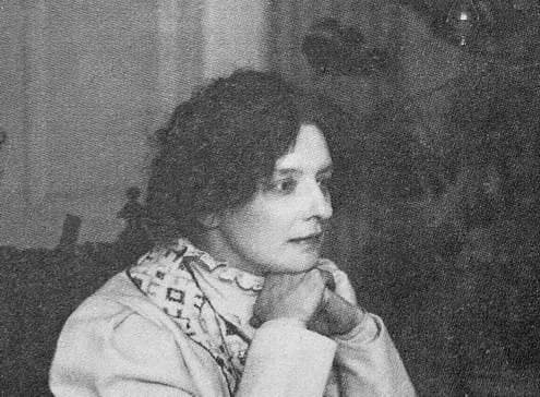 Zinaida Gippius - Поэтесса Зинаида Гиппиус (жена Д.Мережковского) за столом, в домашней обстановке