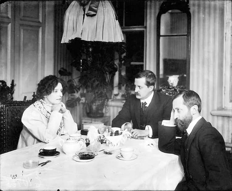 Zinaida Gippius - Gippius, Filosofov and Merezhkovsky in 1920 in Warsaw