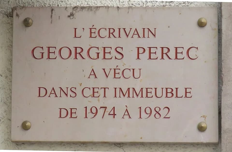 Georges Perec - Plaque commémorative au 13 rue Linné à Paris
« L’écrivain Georges Perec
A vécu dans cet immeuble

De 1974 à 1982