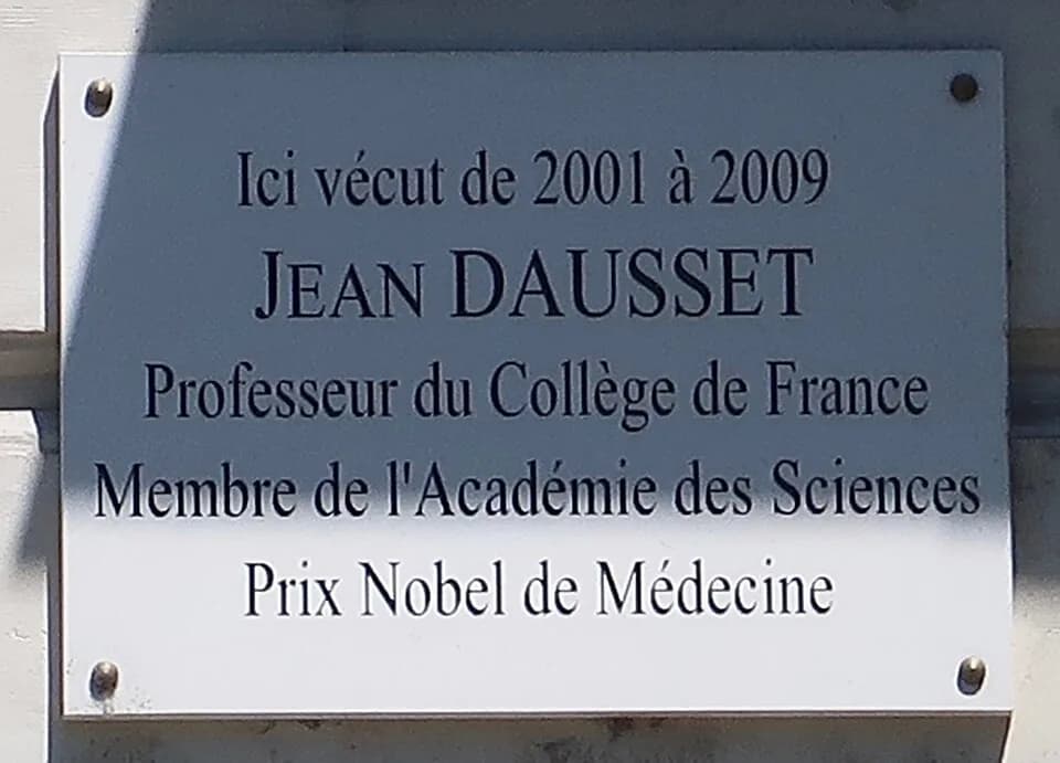 Jean Dausset - Plaque en hommage au médecin Jean Dausset, 44 rue des Écoles (Paris, 5e).