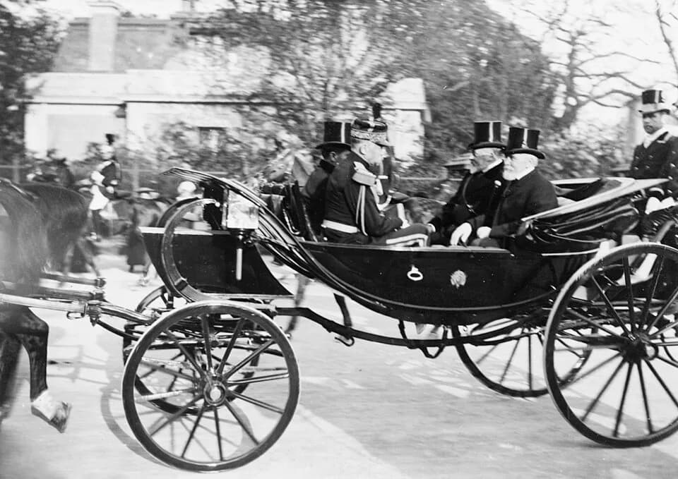 Émile Loubet - King's carriage leaving Longchamps with Loubet and King Edward.jpg