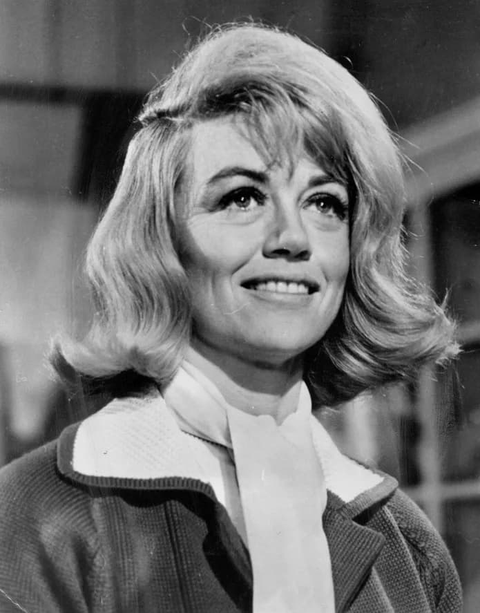 Dorothy Malone - Photo of Dorothy Malone as Constance MacKenzie from the television program Peyton Place.