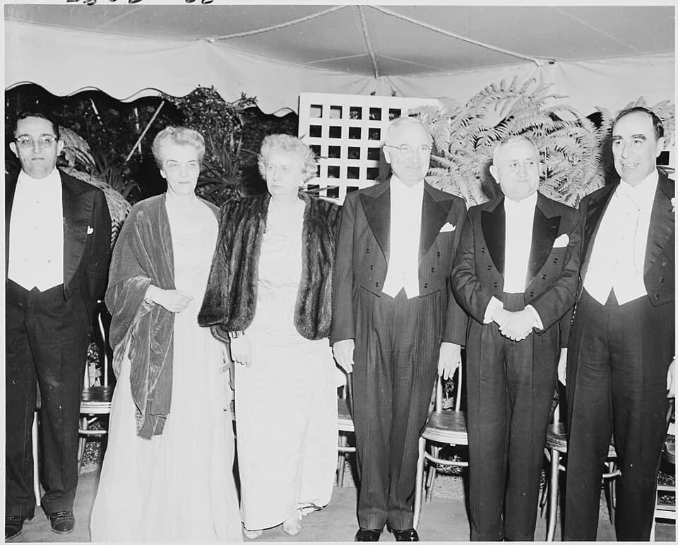 Bess Truman - Photograph of President Truman, Mrs. Truman, President Eurico Dutra of Brazil, and other dignitaries, in formal... - NARA - 200126.jpg