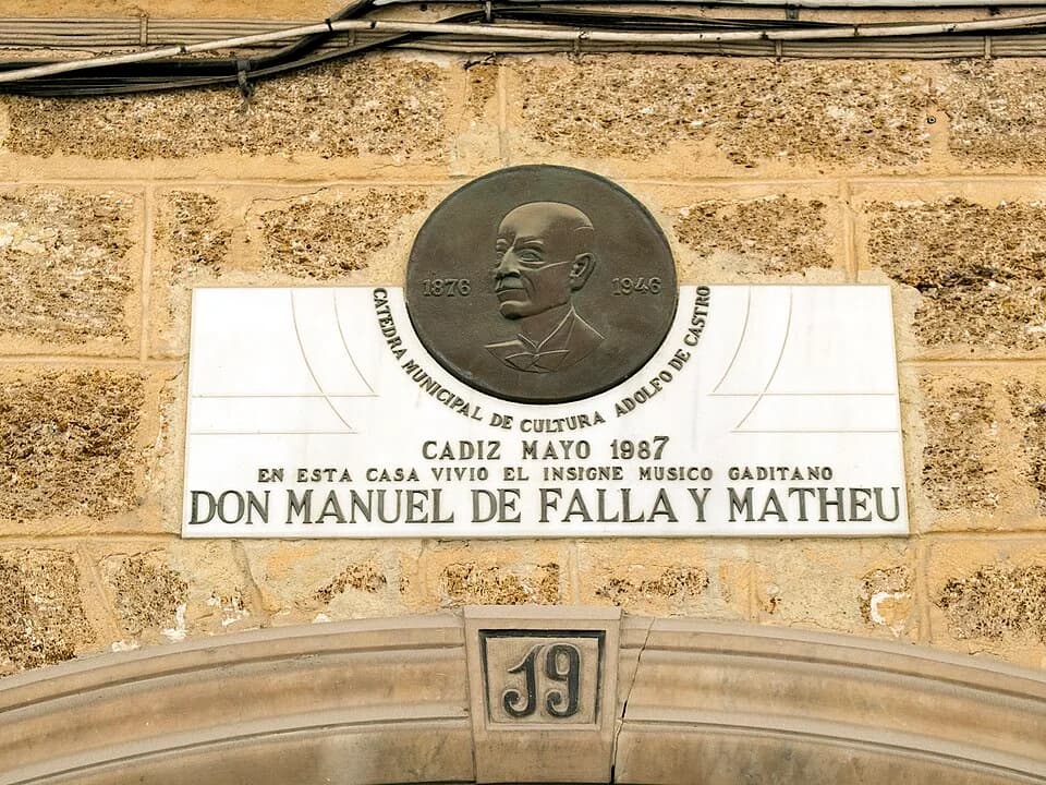 Manuel de Falla - Detalle del portal de la casa situada en el nº 19 de la Calle Ancha, en Cádiz (Andalucía, España) donde vivió el músico gaditano Manuel de Falla y Matheu.