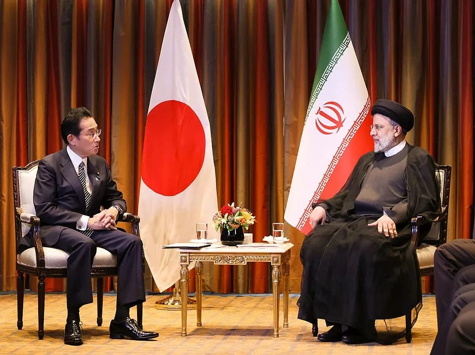 Ebrahim Raisi - On September 21, 2022 (local time), Prime Minister Kishida held talks with President Sayyed Ebrahim Raisi of the Islamic Republic of Iran.