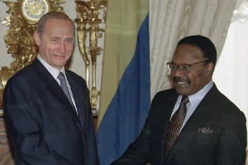Omar Bongo - THE KREMLIN, MOSCOW. President Vladimir Putin meeting with Gabonese President Omar Bongo.