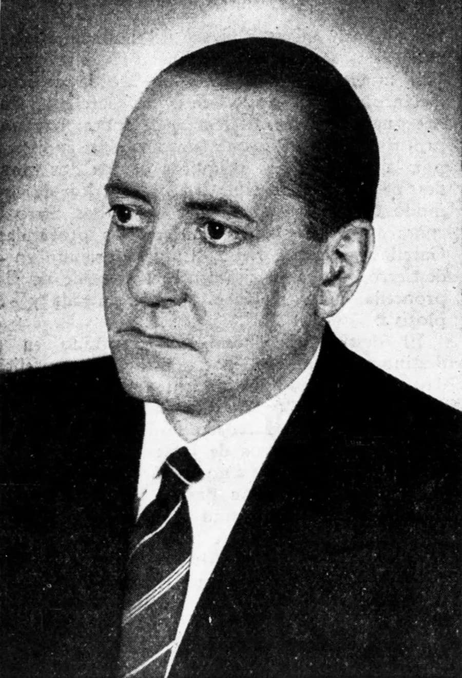 Alejo Carpanter - Alejo Carpentier in an October 1955 issue of Ínsula