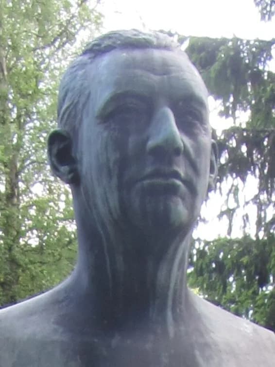 Ragnar Frisch - Anton Frisch (1865–1928), goldsmith in Oslo, father of the economist and Nobel Prize laureate Ragnar Frisch
