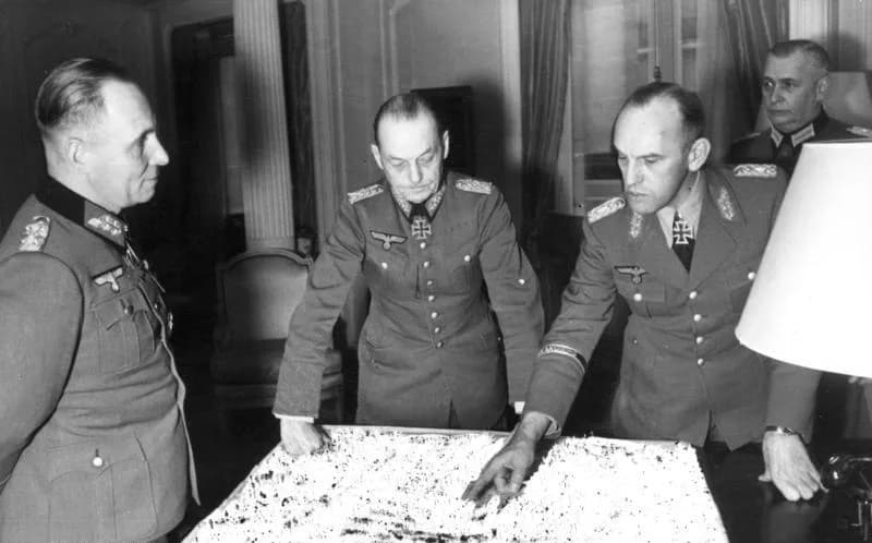Gerd von Rundstedt - Bundesarchiv Bild 101I-718-0149-12A, Paris, Rommel, von Rundstedt, Gause und Zimmermann.jpg
