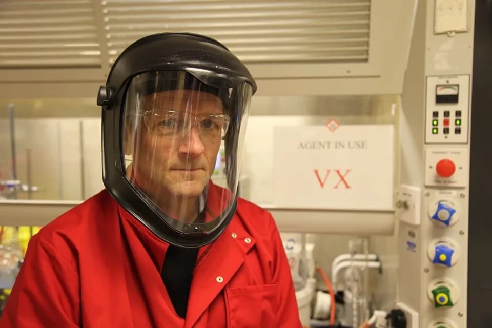 Michael Mosley - Michael Mosley in Lab at Porton Down