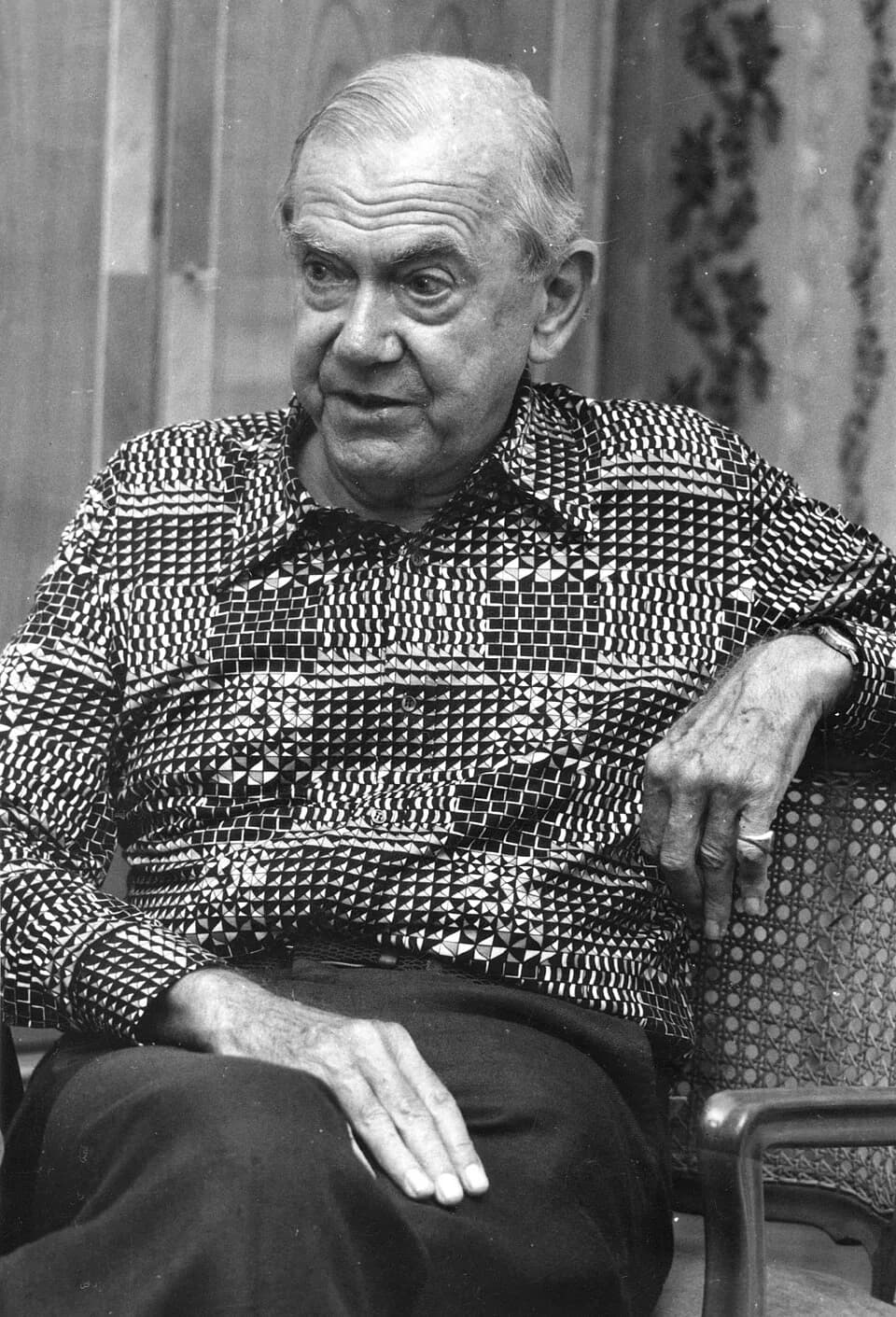Len Deighton - Graham Greene angol író.