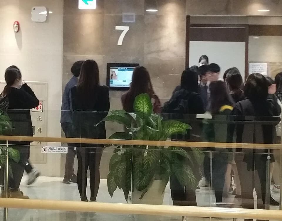 Sulli Sulli - Fan memorial service for Sulli, Yonsei University Severance Hospital, day 2.
