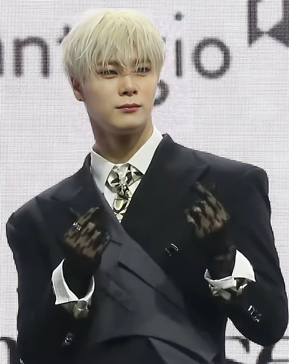 Moonbin Moonbin - ASTRO MOONBIN &amp; SANHA 'INCENSE' Showcase photo time