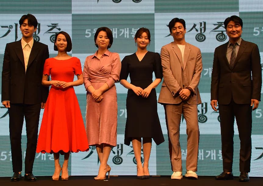 Lee Sun-kyun - From left to right: Choi Woo-shik, Cho Yeo-jeong, Jang Hye-jin, Park So-dam, Lee Sun-kyun and Song Kang-ho.