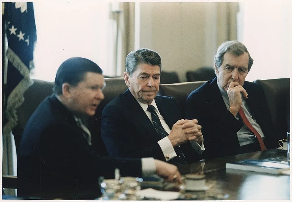 Ronald Reagan - Photograph of President Reagan receiving the Tower Commission Report in the Cabinet Room - NARA - 198581.jpg