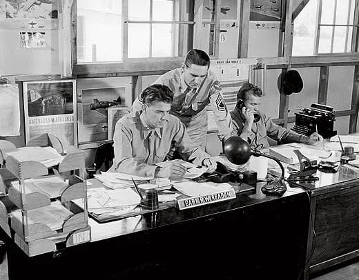 Ronald Reagan - {{en|1=Captain Ronald Reagan in the Army Air Force working for the 1st Motion Picture Unit in Culver City, California. 1943