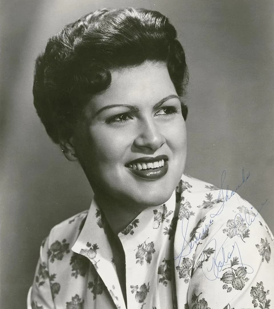 Patsy Cline - Patsy Cline on a publicity portrait for Decca Recods
