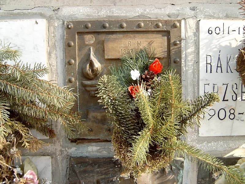 Mátyás Rákosi - Rákosi Mátyás hamvai Budapesten, a Farkasréti temetőben (60-1-191/192. fülke) 2007-ig.