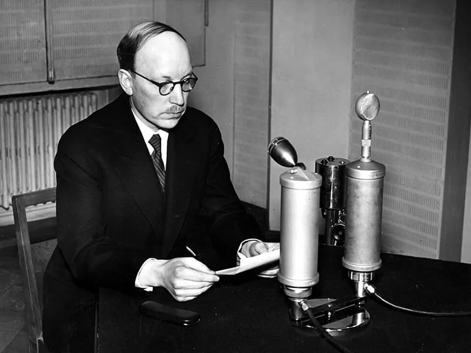 Risto Ryti - President Ryti giving radio speech 26.6.1941.