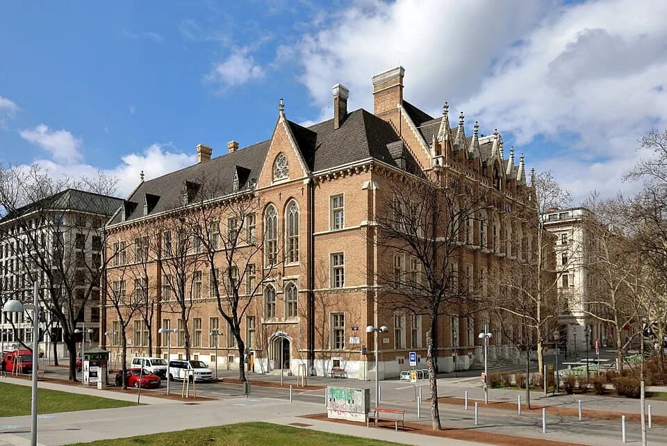 Hans Kelsen - Ostansicht des Akademischen Gymnasiums am Beethovenplatz im 1. Wiener Gemeindebezirk Innere Stadt. Das dreigeschossige neugotische Schulgebäude wurde von 1863 bis 1866 nach Plänen des Ar