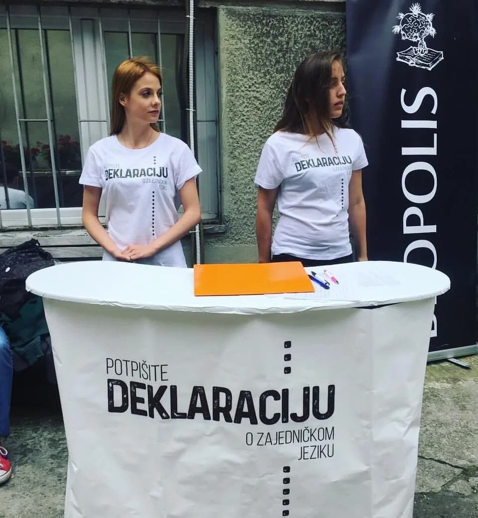 Dubravka Ugrešić - Collecting signatures for the Declaration on the Common Language.jpg