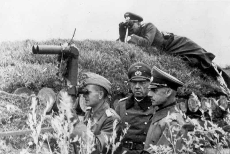 Wilhelm Ritter von Leeb - [Translation of German original] Original caption:  At a forward observation post.
The Commander-in-Chief of Army Group North, Field Marshal Wilhelm Ritter von Leeb [in profi