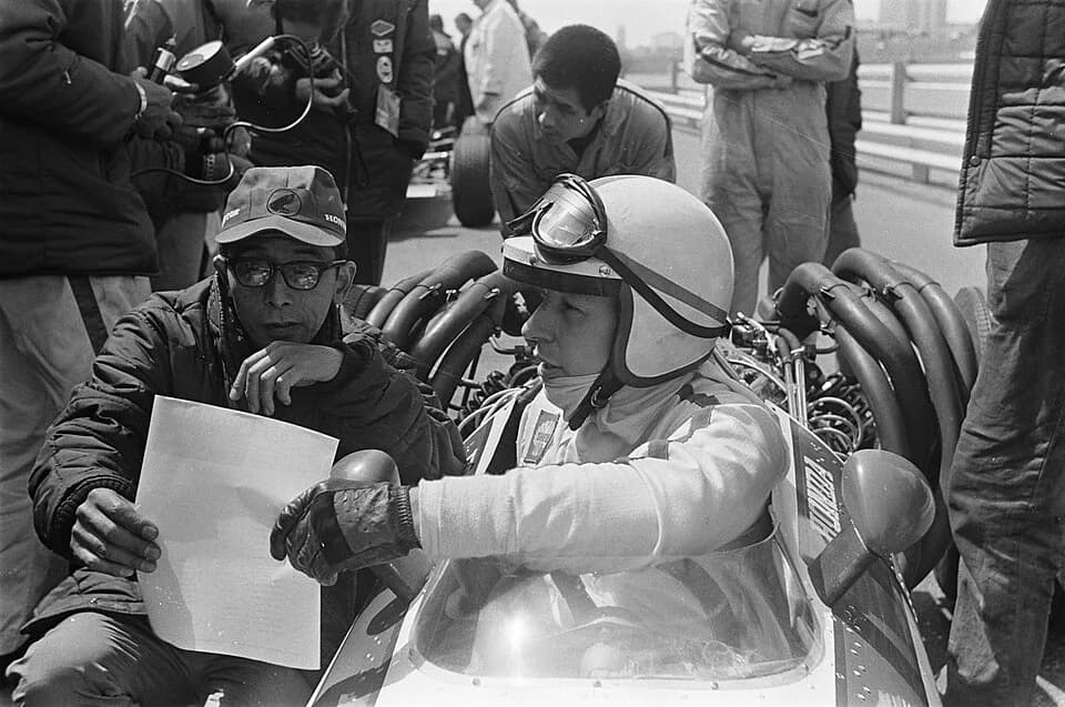 John Surtees - John Surters and Yoshio Nakamura (team director) at the 1968 Dutch Grand Prix.
