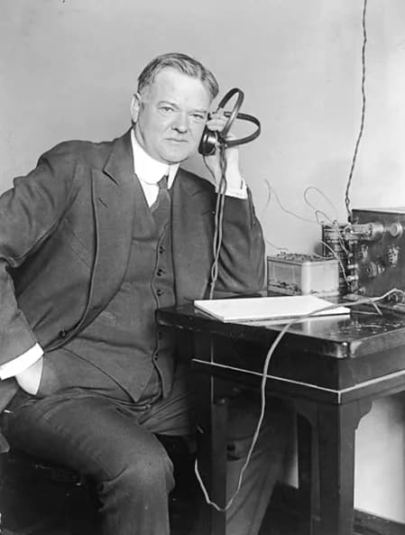 Herbert Hoover - Hoover hört Radio