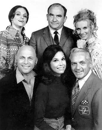 Mary Tyler Moore - Publicity photo of the cast of The Mary Tyler Moore Show in 1970. From left: Top: Valerie Harper (Rhoda Morgenstern), Ed Asner (Lou Grant), Cloris Leachman (Phyllis Lindstrom). Bott