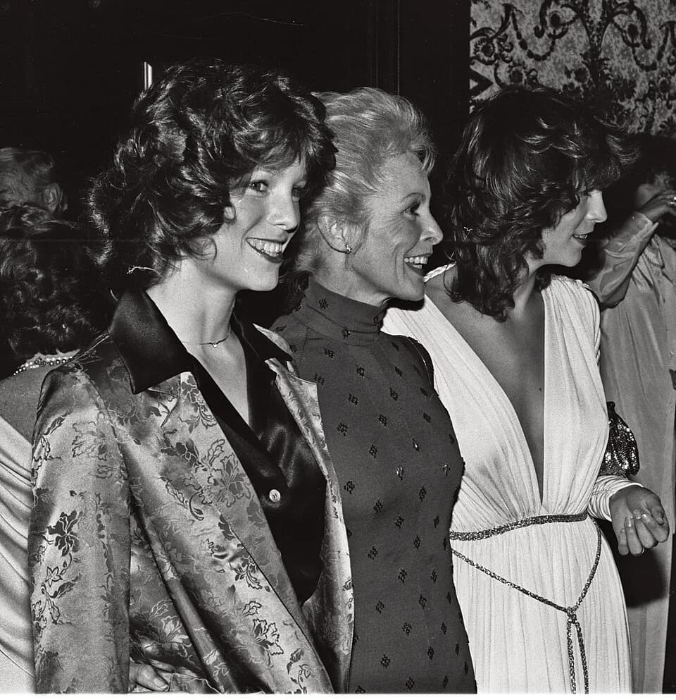 Janet Leigh - Janet Leigh (middle) with her daughters Kelly Curtis (left) and Jamie Lee Curtis (right) at the National Film Society convention in May 1979