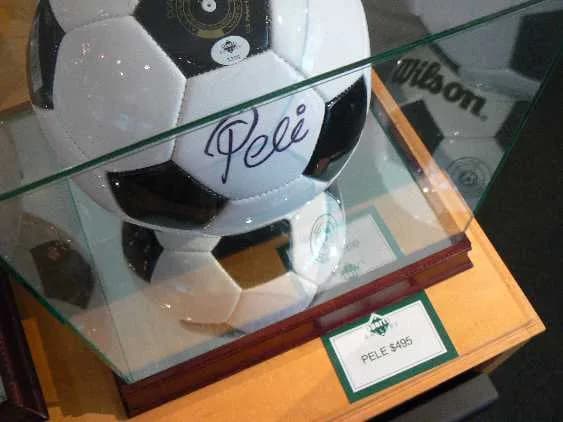 Pelé Pelé - Ball autographed by Pelé