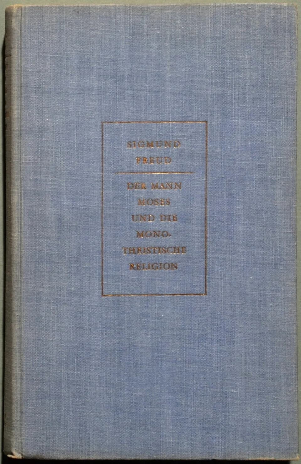Sigmund Freud - Freud, Sigmund: Der Mann Moses und die monotheistische Religion. Drei Abhandlungen.
Amsterdam: A. de Lange 1939, 241 Seiten