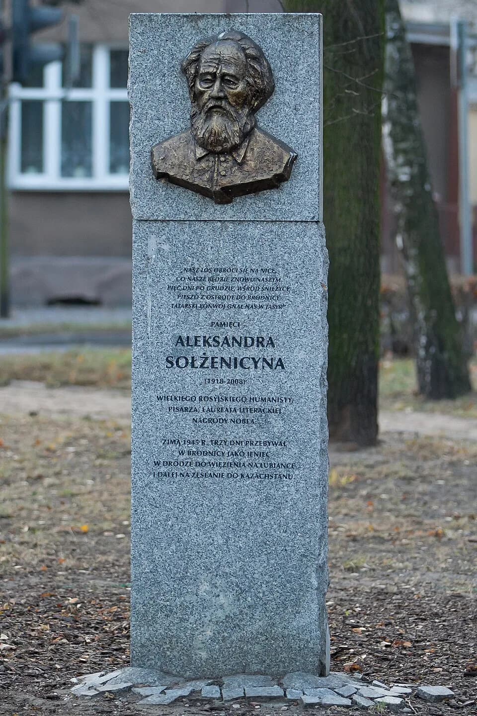 Aleksandr Solzhenitsyn - pl:Brodnica, plaque in a city park dedicated to Alexander Solzhenitsyn