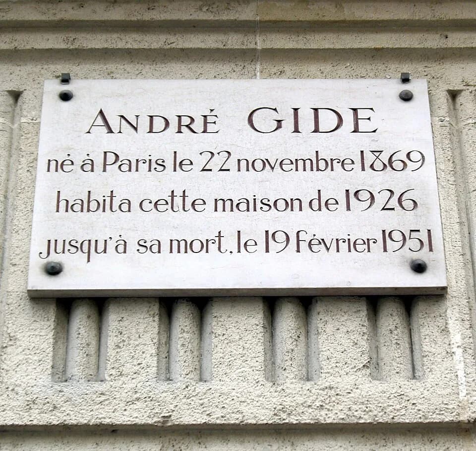 André Gide - Plaque apposée au n° 1 bis de la rue Vaneau, Paris 7e. « André Gide, né à Paris le 22 novembre 1869, habita cette maison de 1926 jusqu'à sa mort, le 19 février 1951. »
