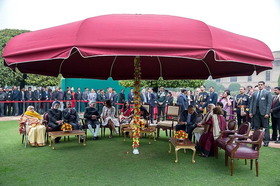 Manmohan Singh - The President and First Lady join Indian officials at the reception on the Central Lawn of Mughal Garden in New Delhi.