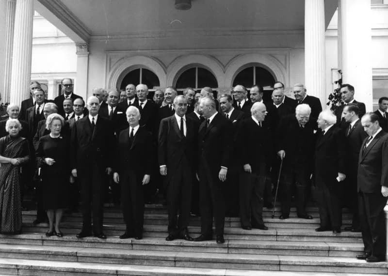 Harold Macmillan - For documentary purposes the German Federal Archive often retained the original image captions, which may be erroneous, biased, obsolete or politically extreme. Bonn, 25. April 1967