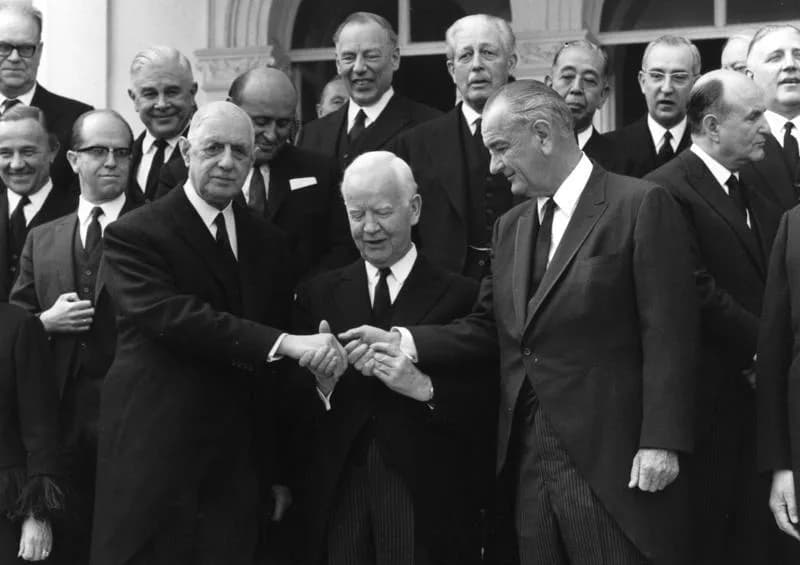 Harold Macmillan - For documentary purposes the German Federal Archive often retained the original image captions, which may be erroneous, biased, obsolete or politically extreme. 25.4.1967Trauerfeier