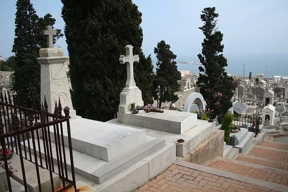 Paul Valéry - Sète (Hérault) - Tombe de Paul Valéry au Cimetière Marin.