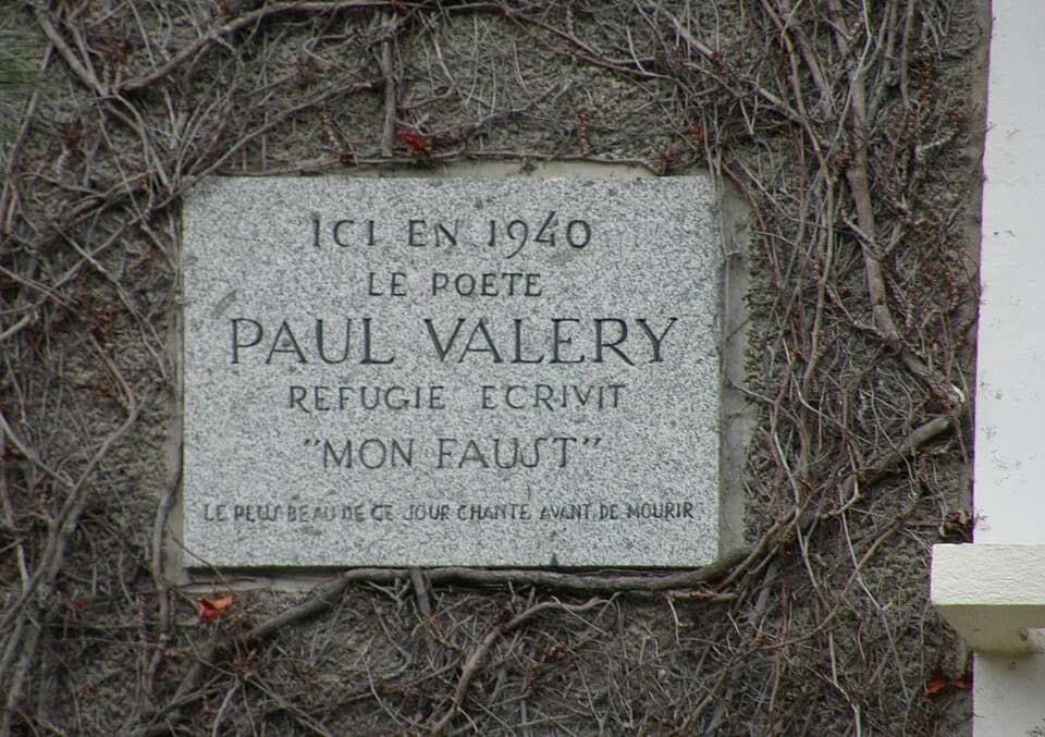 Paul Valéry - Plaque sur la villa de Dinard où Paul Valéry fut réfugié en 1940.